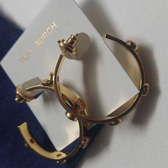 Authentic Tory Burch GolD Milgrain Logo Hoop Earring - Picture 5 of 7